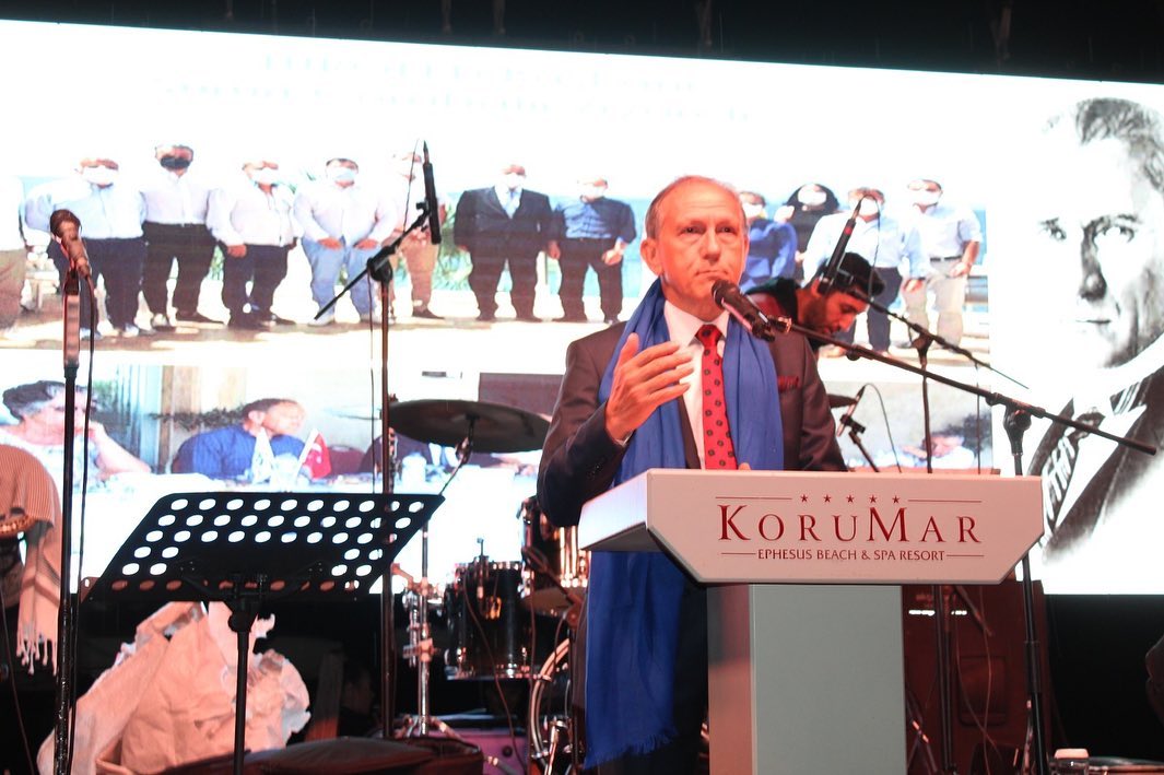 Fête en plein air organisée par KODER à Kuşadası